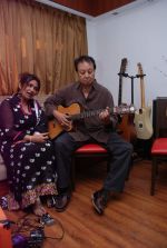 Bhupinder Singh and Mitali Singh at rehersal for the upcming music album Aksar on 22nd April 2012 (13).JPG